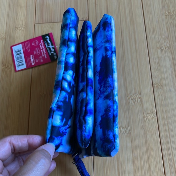 SOHO Beauty 3 purse wristlet makeup bag purse NWT - Picture 8 of 8